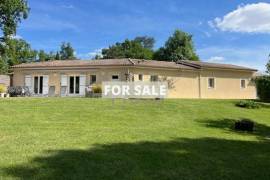 Single Storey Villa With Garden