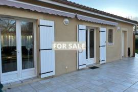 Single Storey Villa With Garden