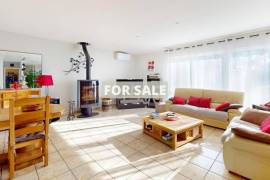 Single Storey Villa With Garden