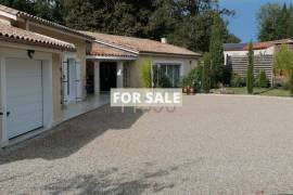 Single Storey Villa With Garden