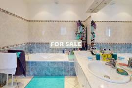 Single Storey Villa With Garden