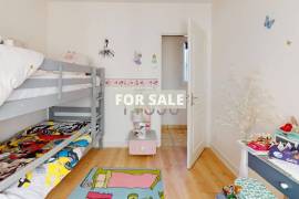 Single Storey Villa With Garden