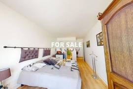 Single Storey Villa With Garden