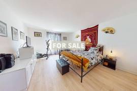 Single Storey Villa With Garden