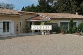 Single Storey Villa With Garden