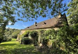 Detached Country House with Swimming Pool and Landscaped Garden