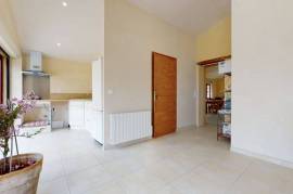 Detached Country House with Swimming Pool