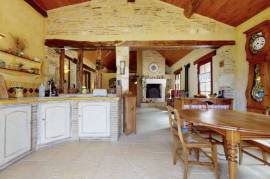 Detached Country House with Swimming Pool