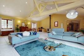 Detached Country House with Swimming Pool