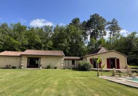 Detached Country House with Swimming Pool