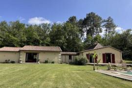 Detached Country House with Swimming Pool