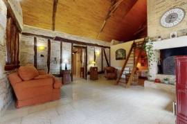 Detached Country House with Swimming Pool