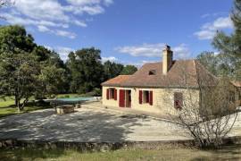 Detached Country House with Swimming Pool
