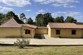 Detached Country House with Swimming Pool