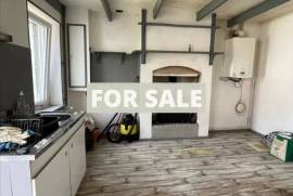 Habitable Cottage to Renovate Close to the Coast