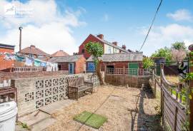 2 bedroom, Terraced bungalow for sale