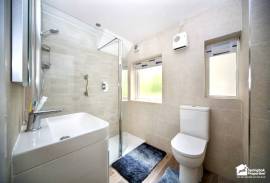 3 bedroom, Detached house for sale