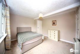 3 bedroom, Detached house for sale