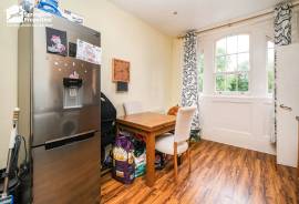 2 bedroom, Flat for sale
