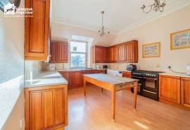 5 bedroom, Semi-detached house for sale