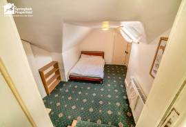 5 bedroom, Semi-detached house for sale