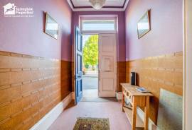 5 bedroom, Semi-detached house for sale