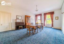 5 bedroom, Semi-detached house for sale