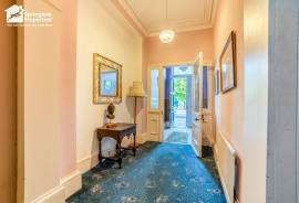 5 bedroom, Semi-detached house for sale