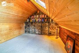 5 bedroom, Semi-detached house for sale