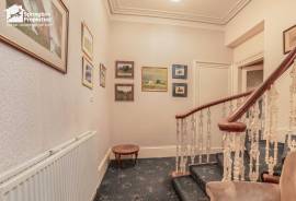 5 bedroom, Semi-detached house for sale