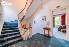 5 bedroom, Semi-detached house for sale