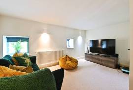 4 bedroom, Terraced House for sale