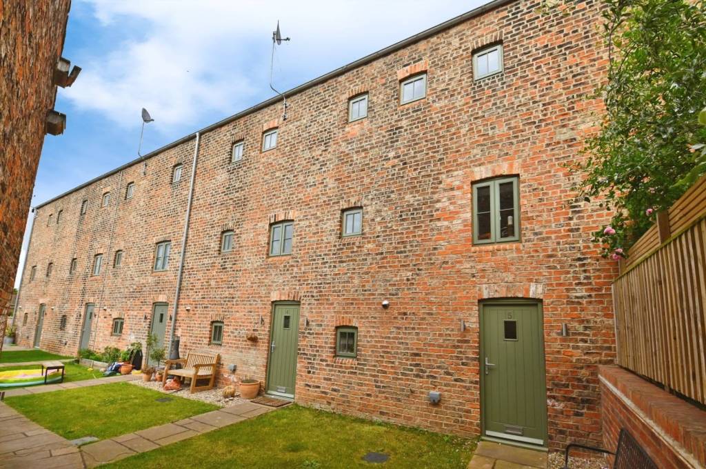 4 bedroom, Terraced House for sale