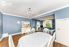 3 bedroom, Semi-detached house for sale