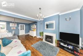 3 bedroom, Semi-detached house for sale