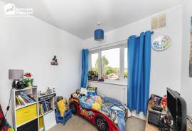 3 bedroom, Semi-detached house for sale