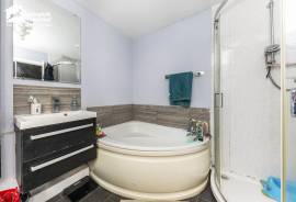 3 bedroom, Semi-detached house for sale