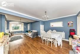 3 bedroom, Semi-detached house for sale