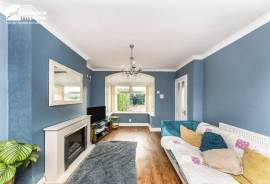 3 bedroom, Semi-detached house for sale