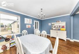 3 bedroom, Semi-detached house for sale
