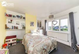 3 bedroom, Semi-detached house for sale