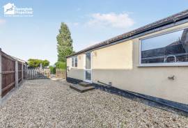 3 bedroom, Semi-detached house for sale