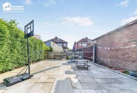 3 bedroom, Semi-detached house for sale