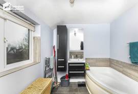 3 bedroom, Semi-detached house for sale