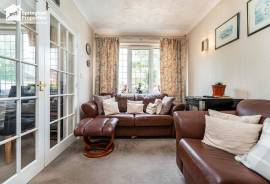 5 bedroom, Detached house for sale