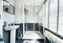 5 bedroom, Detached house for sale
