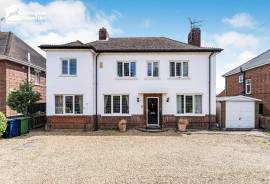 5 bedroom, Detached house for sale
