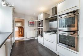 5 bedroom, Detached house for sale