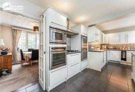 5 bedroom, Detached house for sale