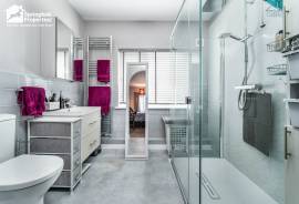 5 bedroom, Detached house for sale